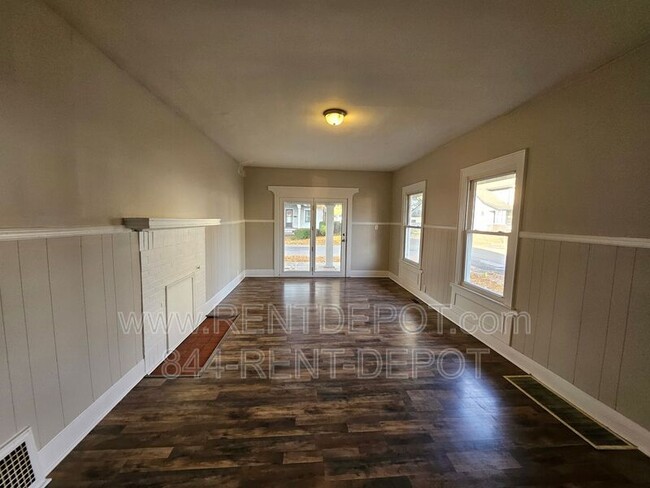 Building Photo - 703 Ravenswood Dr