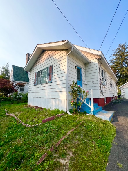 Primary Photo - 89 Benson St