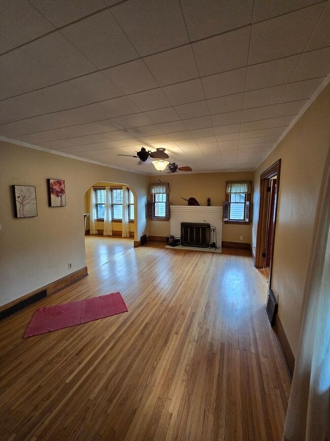 Building Photo - 1405 N Court St