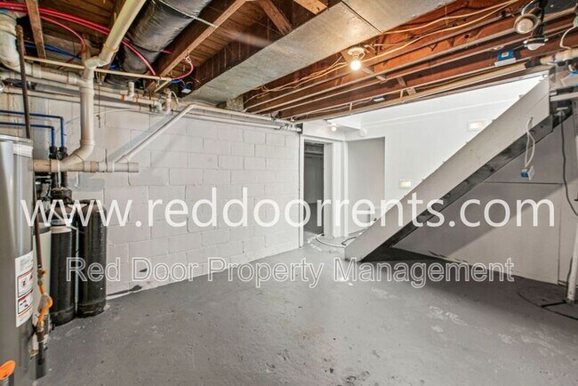 Building Photo - 957 Woodhill Dr