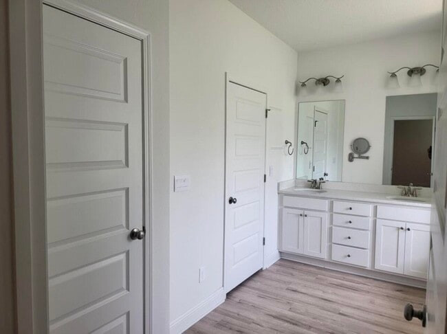 Building Photo - 59 Piper Cv