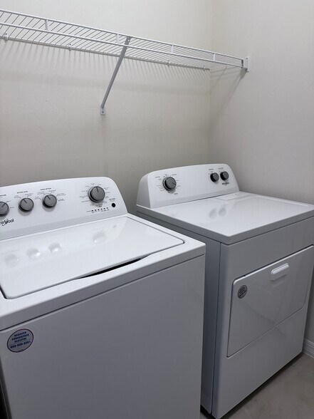 Building Photo - 636 SW 19th Ave