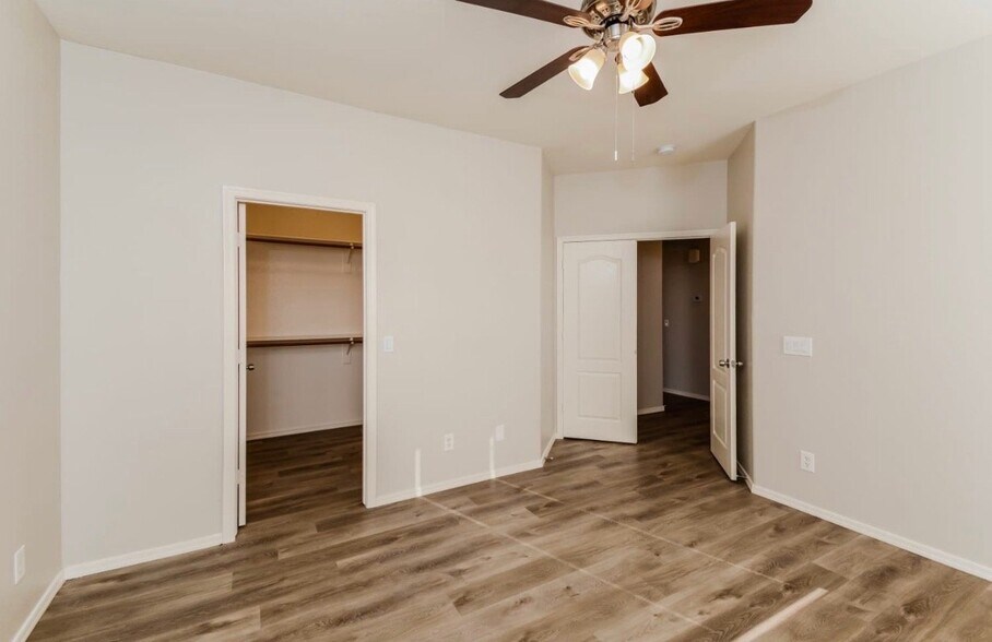 Building Photo - 8704 N 58th Dr