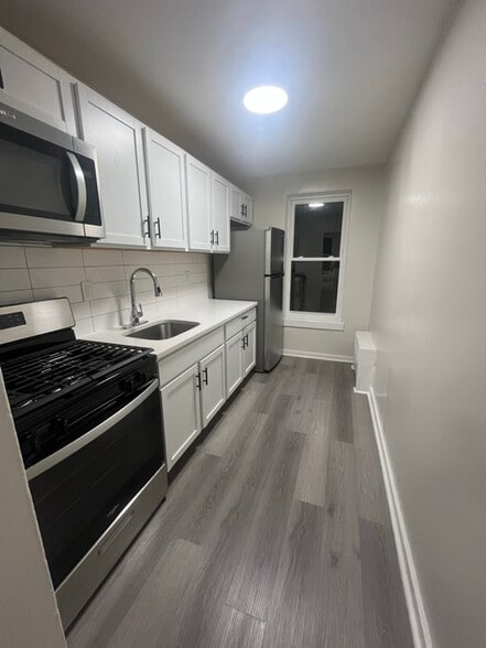 Primary Photo - 676 Park Ave