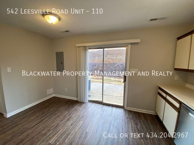 Building Photo - 2 Bedroom Townhome in Heritage Court!