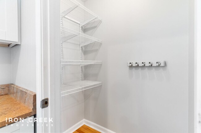 Building Photo - Charming Two-Bedroom Home in Woodfin with ...