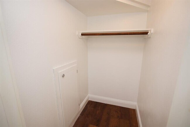 Building Photo - 16242 Pine Thorn Dr