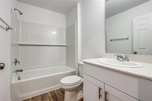 Building Photo - 858 Breakwater Dr