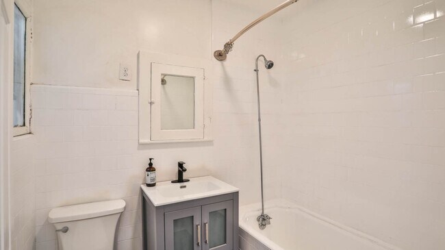 Building Photo - East LA duplex