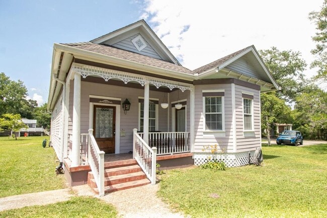 Building Photo - 228 Commerce St