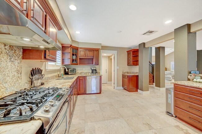 Building Photo - Charming 4 bedroom 3 bath fully furnished pool home in the heart of spring valley!