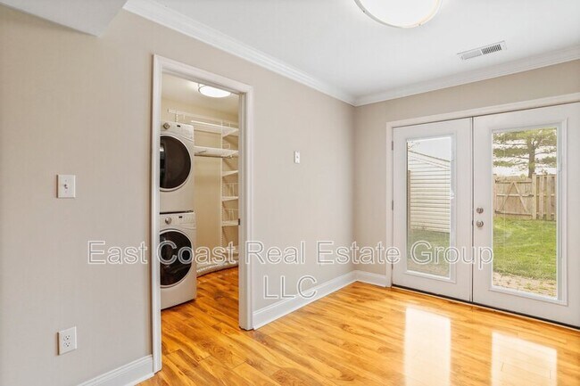 Building Photo - 575 Lancaster Pl