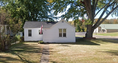 Building Photo - 220 N 2nd St