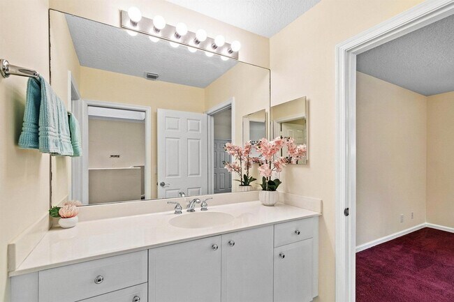 Building Photo - 7690 Hummingbird Ct