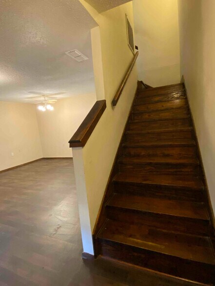 Building Photo - 420 Wedgewood St