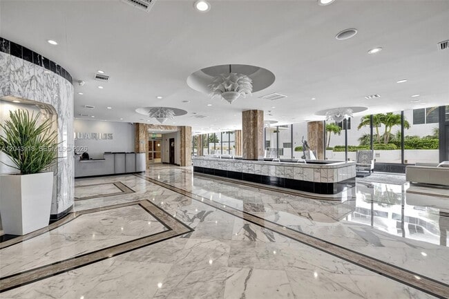 Building Photo - 2751 S Ocean Dr
