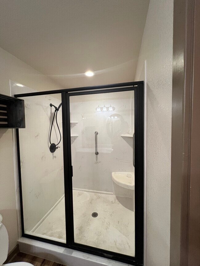 Building Photo - 306 Lux Dr