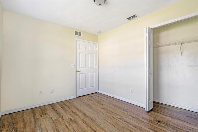 Building Photo - 816 Grove Ave