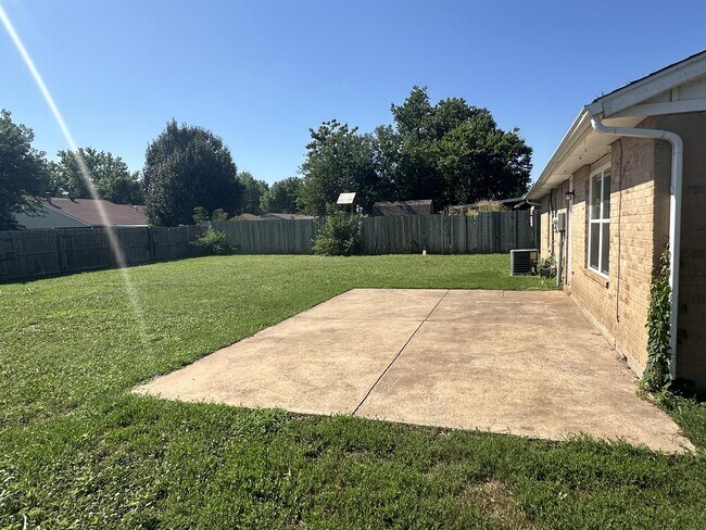 Building Photo - 632 Ramblin Oaks Dr