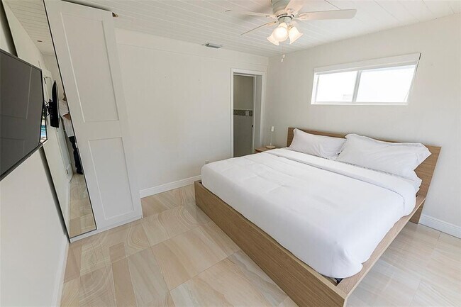 Building Photo - 1162 Hayes St