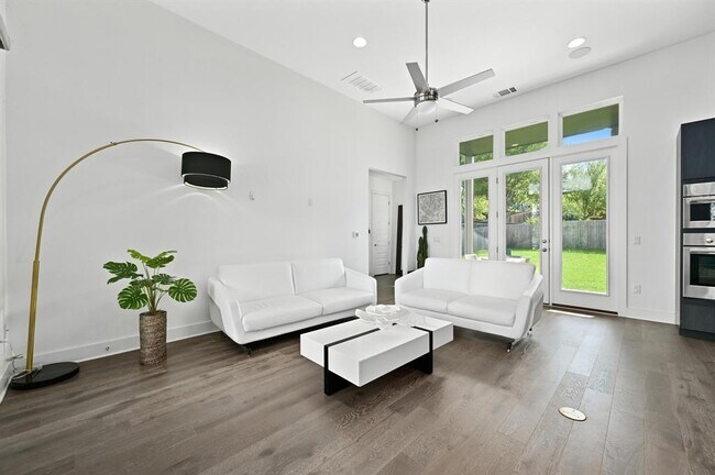 Building Photo - 5317 Agatha Cir