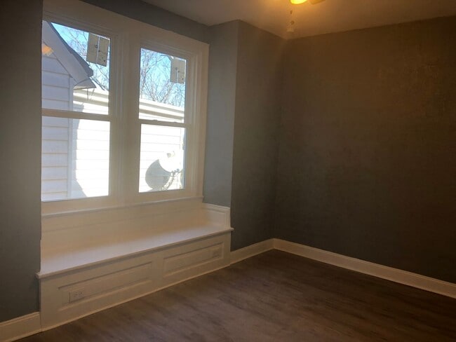 Building Photo - 121 Cohassett St