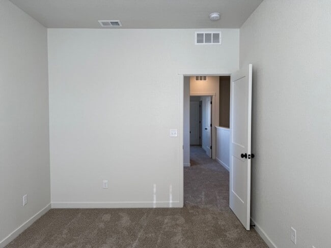 Building Photo - House For Lease