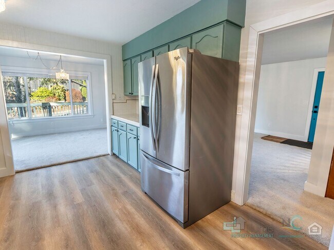Building Photo - Spacious Single Family Home in Seaside!!!