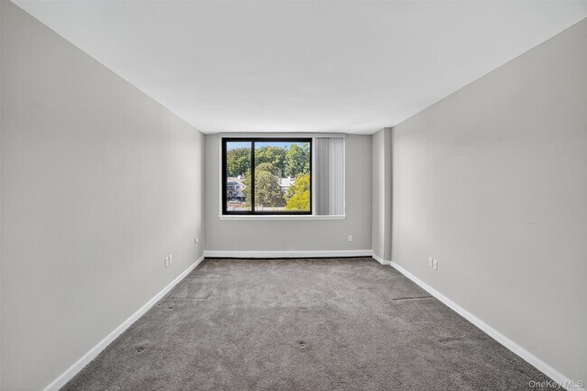 Building Photo - 25 Rockledge Ave
