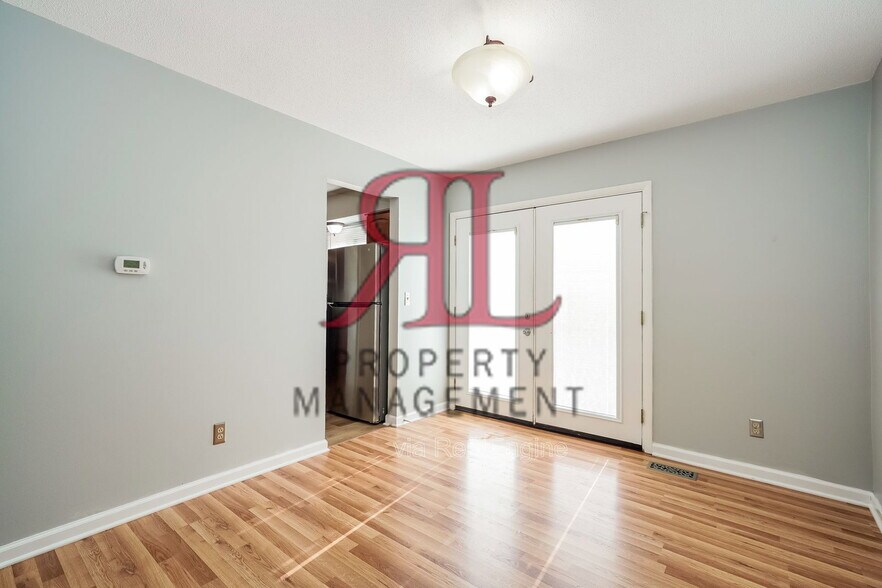 Building Photo - 119 Stornoway Dr E