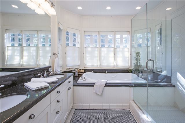 Building Photo - Coming Soon! La Canada Flintridge Contempo...