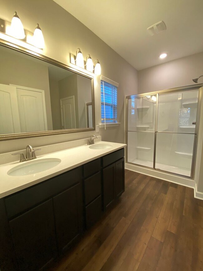 Building Photo - Brand New Build 5 Bed/3.5 Bath
