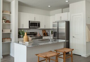 Building Photo - Live Modern + Save Big!