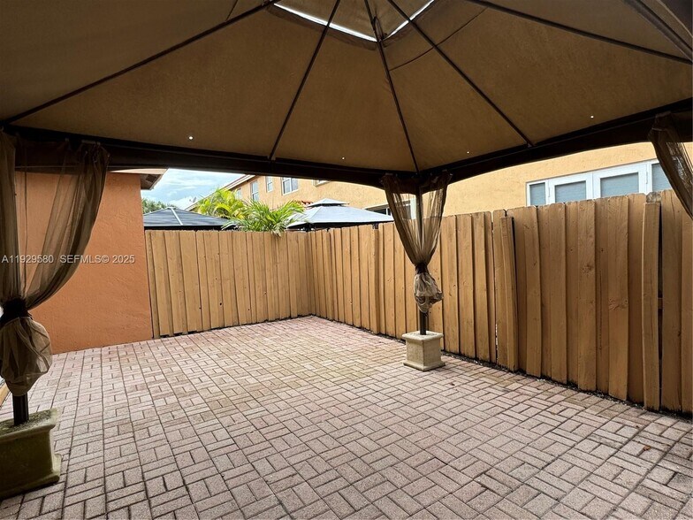 Building Photo - 8507 NW 140th Ter