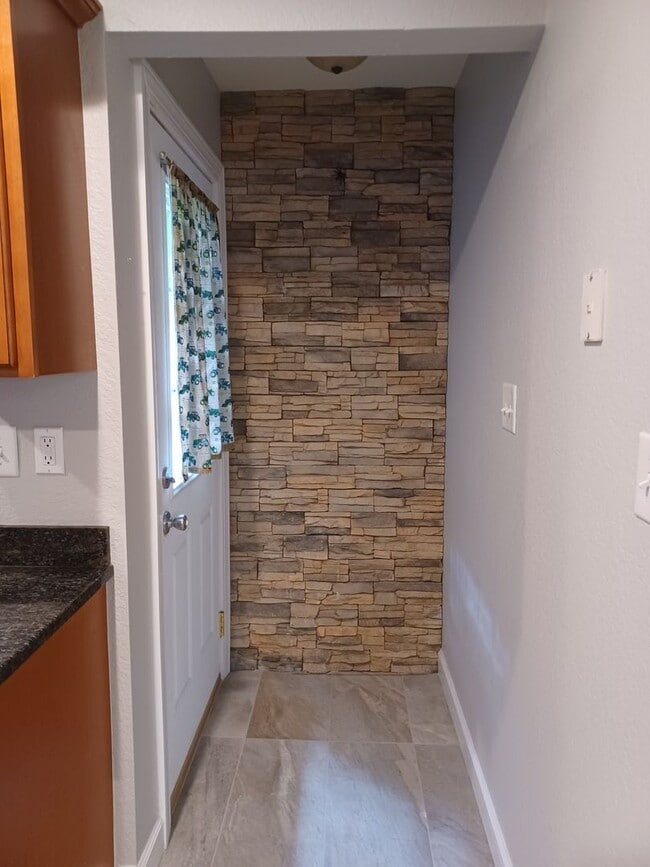 Building Photo - Beautiful home on large lot in Western Branch