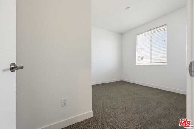 Building Photo - 9942 Artesia Blvd