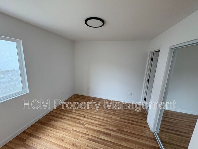 Building Photo - 856–858 W 47th St