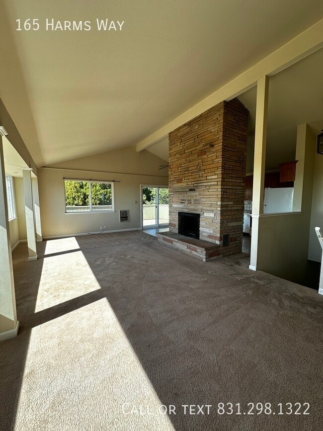 Building Photo - Expansive 4 Bed, 2 Bath La Selva Beach Hom...