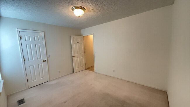 Building Photo - Great 3 bed, 2 bath home in Broken Arrow w...