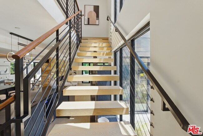 Building Photo - 4904 Van Noord Ave