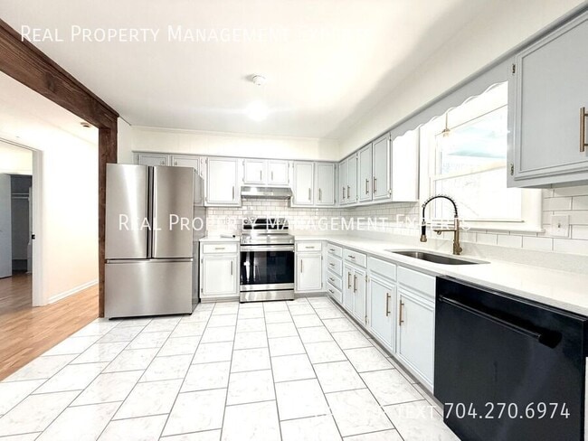 Building Photo - 10109 Windrift Rd