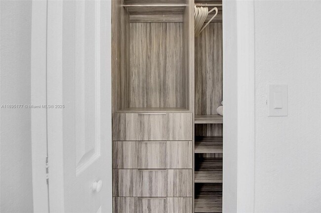 Building Photo - 18361 NE 20th Pl