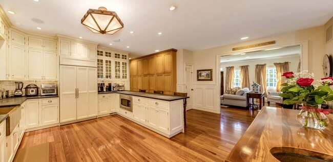 Building Photo - 68 Quogue Riverhead Rd