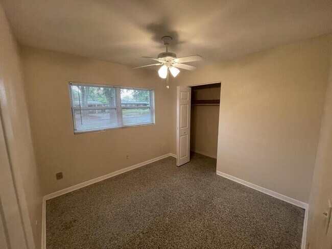 Building Photo - 1034 Dunraven Dr