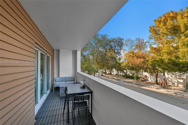 Building Photo - 2740 SW 28th Terrace