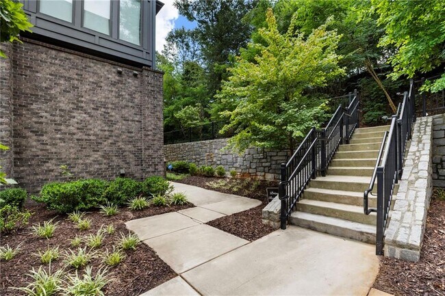 Building Photo - 388 Pratt Dr SE