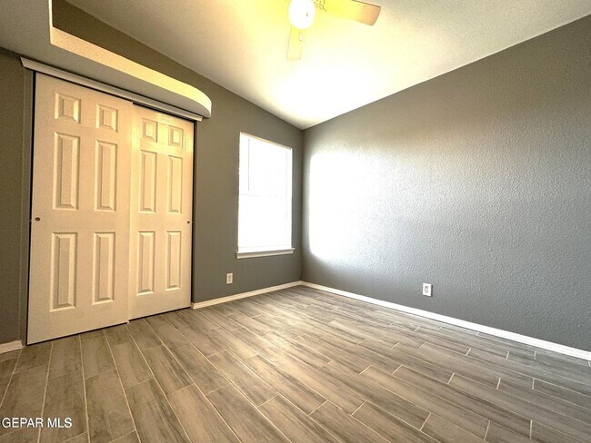 Building Photo - 421 Valle del Mar Dr