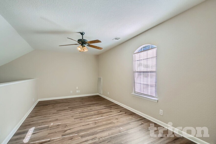 Building Photo - 12430 Canyon Ct