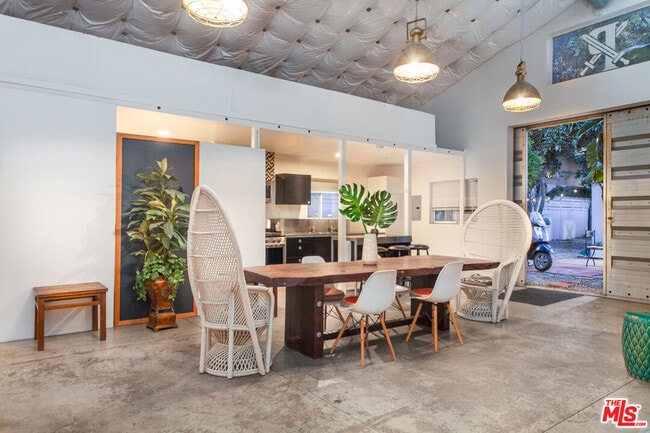 Building Photo - 1147 Wilcox Pl