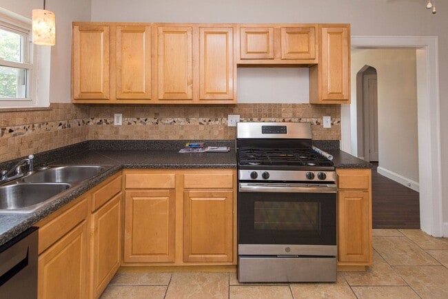 Building Photo - COVEDALE- 3 bedroom 1.5 bath Tudor with up...